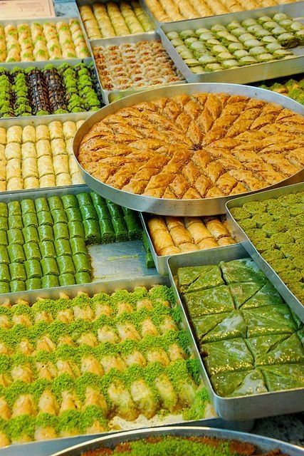 This image has an empty alt attribute; its file name is baklava-Melih-Kurtaran-1.jpeg